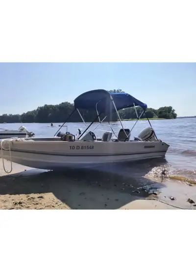 bateau de peche 1992 en aluminium de 17pi avec moteur evinrude e-tec 2015 60hp. tres propre , 2 elic...