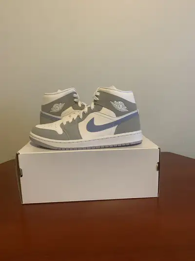 ** DS Jordan 1 Mid Wolf Grey Aluminum size 9.5W **, View more