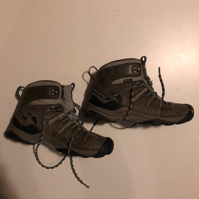 Keen Mens Waterproof Boots Size 8 in Men's Shoes in Guelph