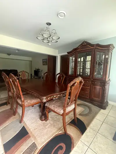 Beautiful, elegant wood 6 chairs dining set!!! Never been exposed to pets!! Firm chairs and table in...