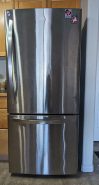 LG Refrigerator with bottom freezer stainless steel