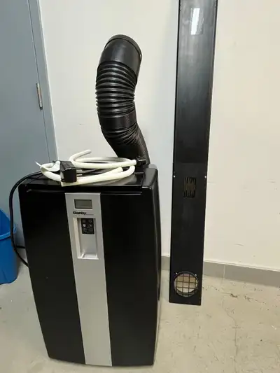 Climatiseur efficace avec trousse d'installation pour fenêtre. Ce modèle portable peut fournir 12 00...