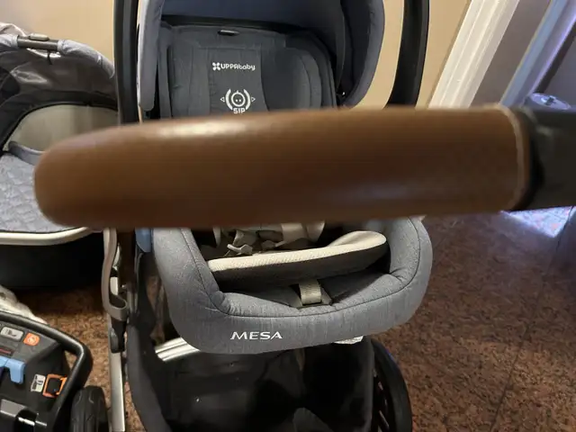 Uppababy Vista stroller set . Clean as new  in Strollers, Carriers & Car Seats in Markham / York Region - Image 11