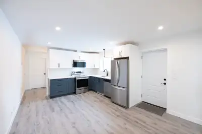Newly renovated 2 Bed 1 Bath ground level suite in a sought-after location. Great for students, coup...