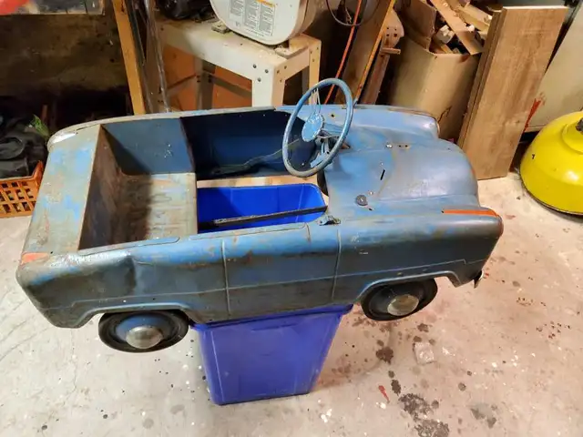 pedal car in Arts & Collectibles in Brantford - Image 2