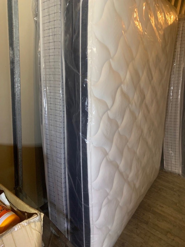 Brand New QUEEN PILLOWTOPS and FREE DELIVERY Beds & Mattresses City