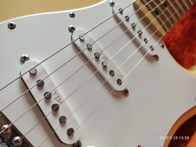2007 Fender Yngwie Malmsteen Stratocaster for sale or trade in Guitars in Mississauga / Peel Region - Image 8