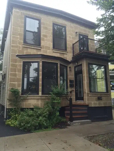 Beautiful 3 Bedroom Executive Apartment on the Commons