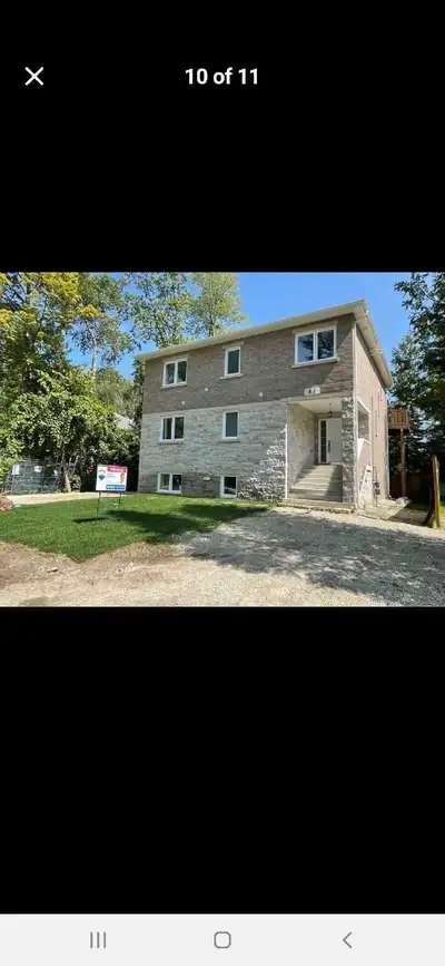 Renting a bedroom with shared bathroom, kitchen and laundry. An apartment with 3 bedrooms very spaci...