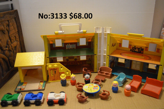 Maison Fisher Price no 952 1969 et accessoires in Toys & Games in Victoriaville