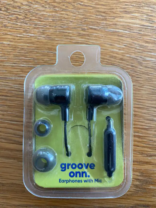 Groove Onn Ear Buds Headphones in General Electronics in Edmonton - Image 4