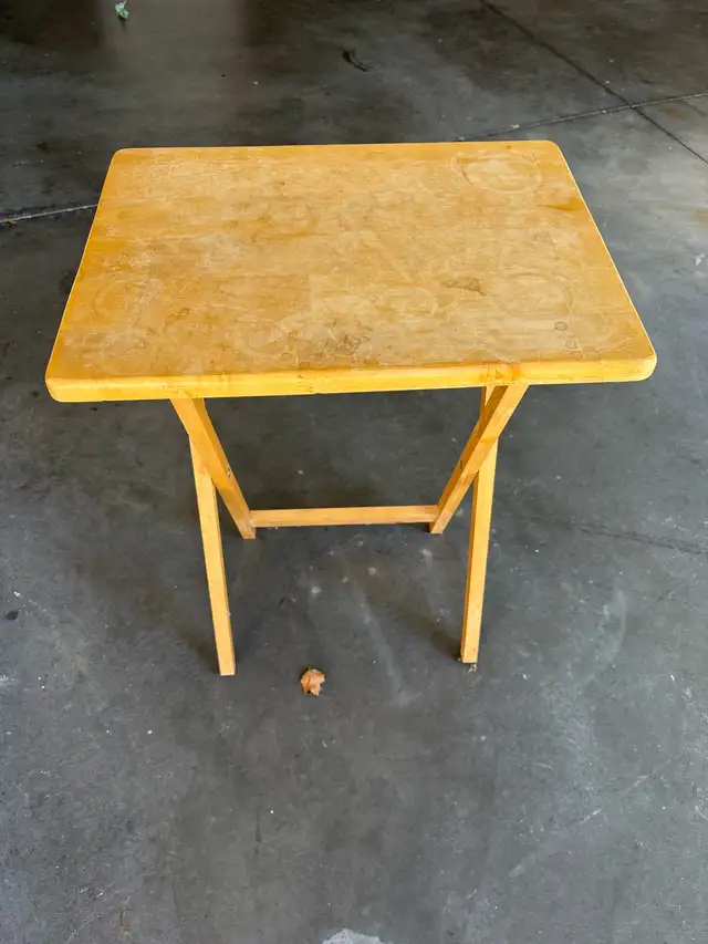 Tv dinner table