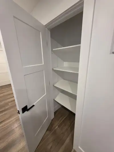 House with rooms for rent longlake area either renting rooms or while house