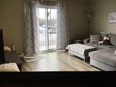 Rénové ,non fumeur,pas d’animaux Édifice pour 55 ans et plus