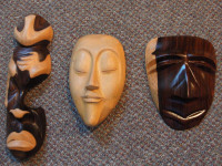 3 masques en bois