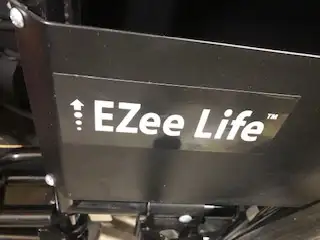chaise roulante pliable EZee Lise  in Health & Special Needs in Trois-Rivières - Image 3