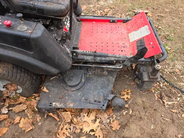 Gravely ZT2352 Zero-Turn Mower Commercial Grade 2 Tanks Tractor in Lawnmowers & Leaf Blowers in Windsor Region - Image 7