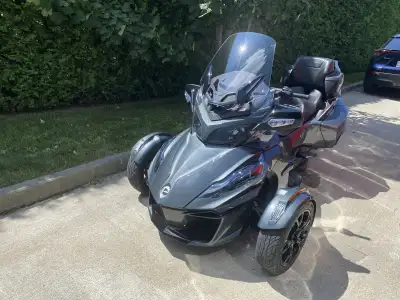 Spyder RT Limited SE6 2019 édition noir. Impeccable, jamais coucher dehors, garage chauffé, pneu arr...