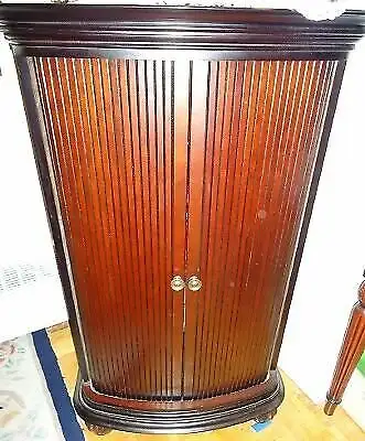 Bombay Company Curio Night Table / Dresser Cabinets in Hutches & Display Cabinets in City of Toronto - Image 2