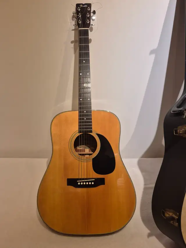 guitars F-35 des années 70 in Guitars in Québec City - Image 3