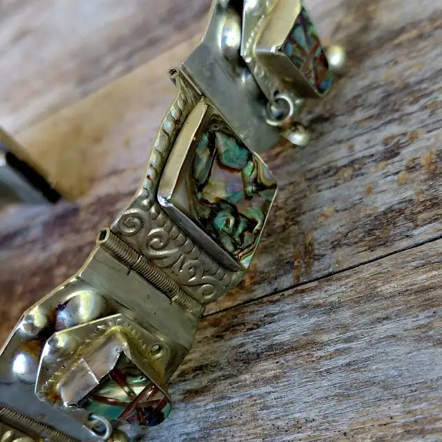 Vintage Abalone Panel Bracelet in Jewellery & Watches in Markham / York Region - Image 4