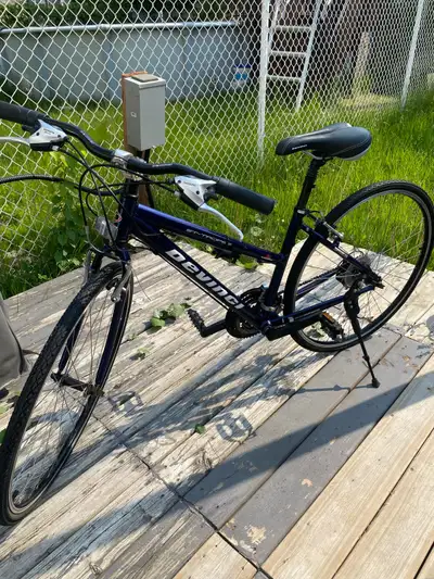 Très beau vélo DEVINCI ST-TROPEZ Aluminium très léger Cadre 16 pouces / inches Roues 28 pouces /inch...