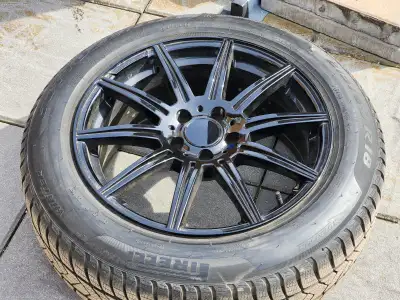 4 Winter tires with Aluminium Rims, PIRELLI SOTTOZERO 3 RUN FLAT. 215/60R18 Used One Winter Only. Li...