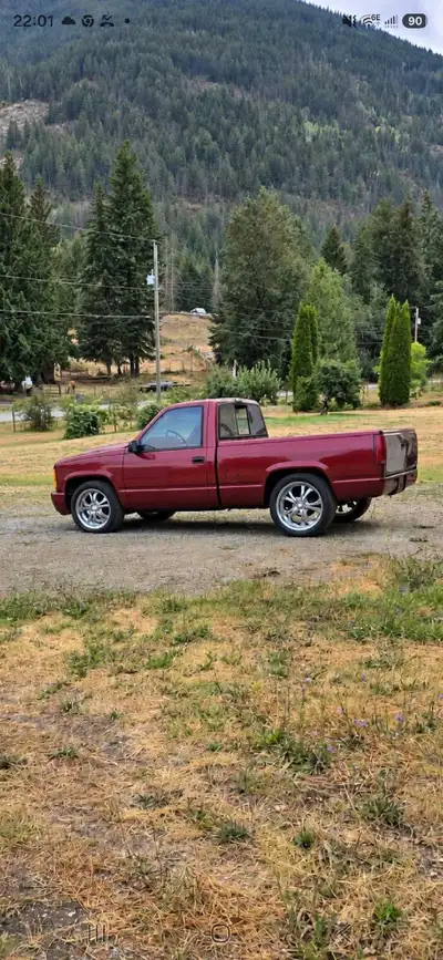4500 kms on frame off restoration. Balanced 355 engine with a 700r4 transmission. 38k in receipts.