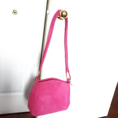 SAC À MAIN NEUF SUÈDE ROSE 11"x11"+BANDOULIÈRE: $20.00, View more