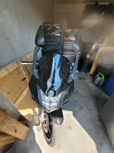 I'm selling my 2013 Yamaha FZ6R with 18,500km. As is Asking 4,200 obo Runs and rides good.....if int...