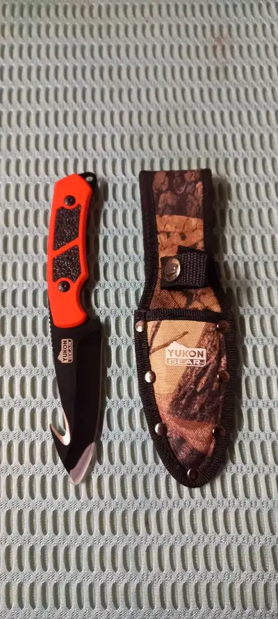 Yukon hi vis outdoor Camping Utility Knife with sheath. Hi grip handles and camo sheath. 3.75 inch b...