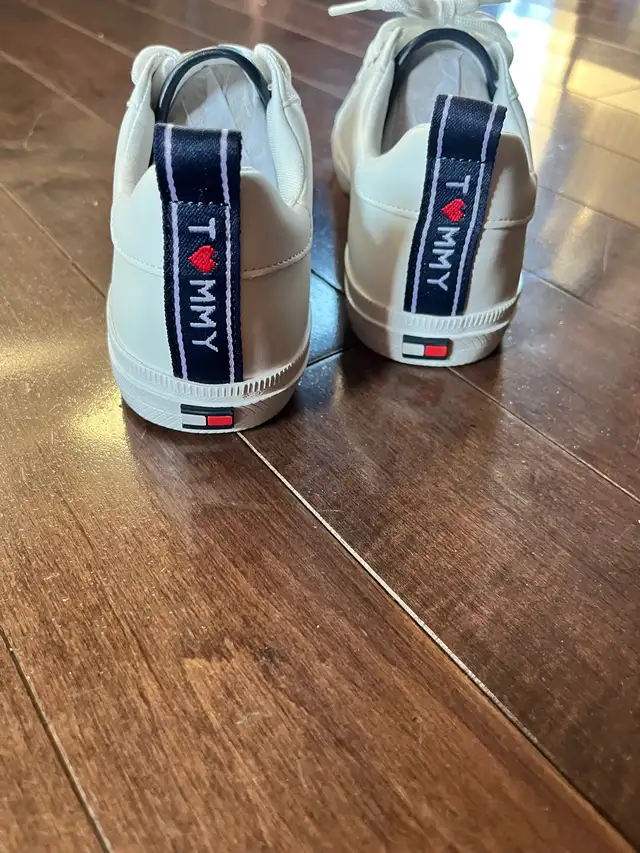 Tommy Hilfiger Running Shoes size 5- women’s BNIB in Women's - Shoes in Kitchener / Waterloo - Image 5