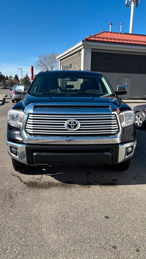2016 Toyota Tundra Crew max limited V8