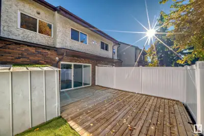 Spacious 1795 sq /ft townhouse in desirable community of WEST MEADOWLARK PARK. Rent from April 1-15/...