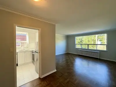 Two Bedroom on Bayview available south of Davisville close to Moore Avenue, excellent neighbourhood...
