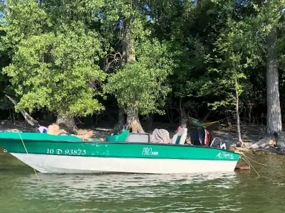 CADORETTE 2000 Azure BASS PRO 160 16’ Mercury 40 Cv 2 temps a Injection pas de mélange d’huile a fai...