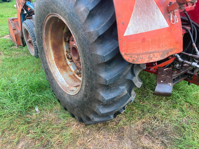 560 International Tractor in Farming Equipment in Nipawin