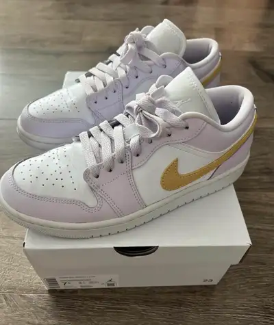 Air Jordan 1  low size 7.5, View more