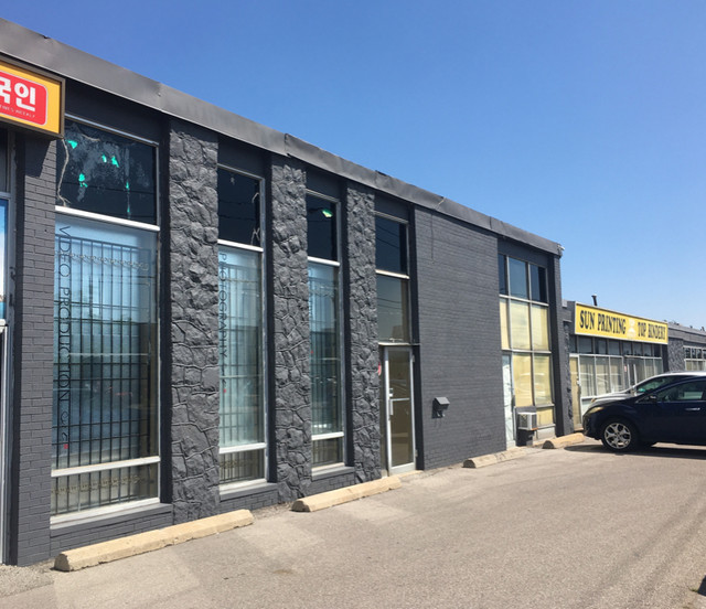 Retail Space/Showroom/Perfect Unit For Lease in Commercial & Office Space for Rent in City of Toronto - Image 2