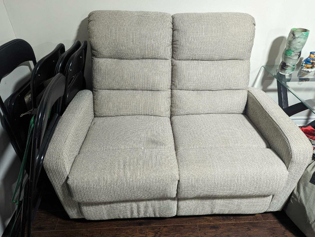 Reclining Sofa and Loveseat in Chairs & Recliners in Mississauga / Peel Region - Image 4