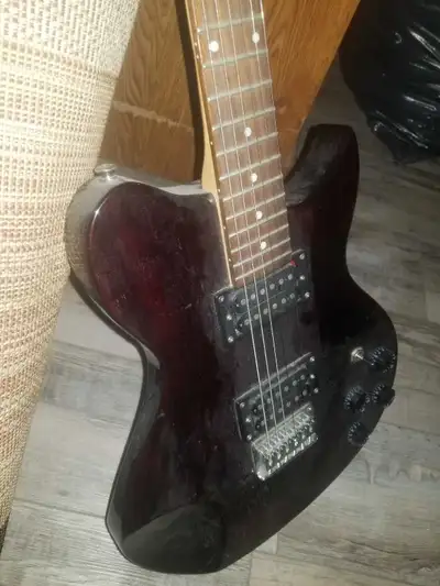 washburn electric guitar, I never played it I got it for Christmas 2 years ago and it sat the whole...