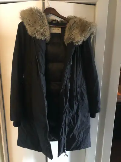 Aritzia Babaton St. Moritz Parka Size Small, View more