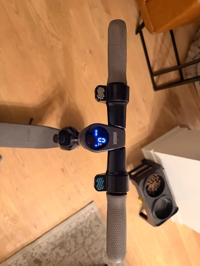 (open to negotiation)Ninebot electric scooter with external batt in Scooters & Pocket Bikes in City of Montréal - Image 5