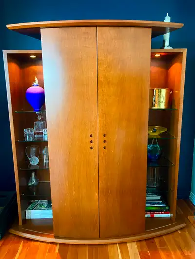 Très beau meuble design, conception et fabrication québécoise par Création Visu. Modèle Elodie. Plat...