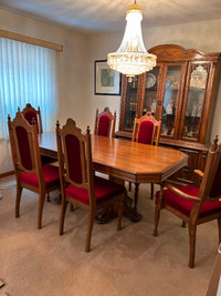 Stunning Oak Dining Table, 6 Chairs, Hutch  $399