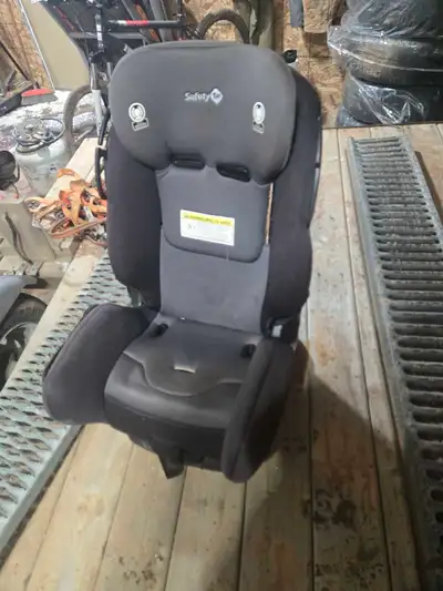 Free to pickup, my son outgrew it. Can't find the harness but it works with belt. Manufactured 2019