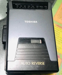 TOSHIBA WALKMAN WITH AM/FM STEREO CASSETTE PLAYER KT-4031