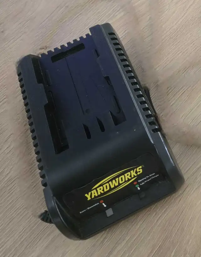 Yardworks Charger in Lawnmowers & Leaf Blowers in Markham / York Region - Image 3