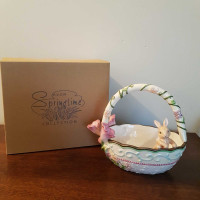 Vintage Easter Bunny Avon Springtime Collection Ceramic Basket 
