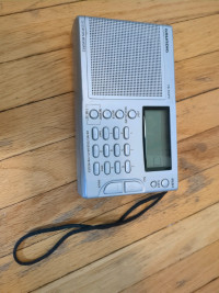 Grundig short wave radio, yb 300pe